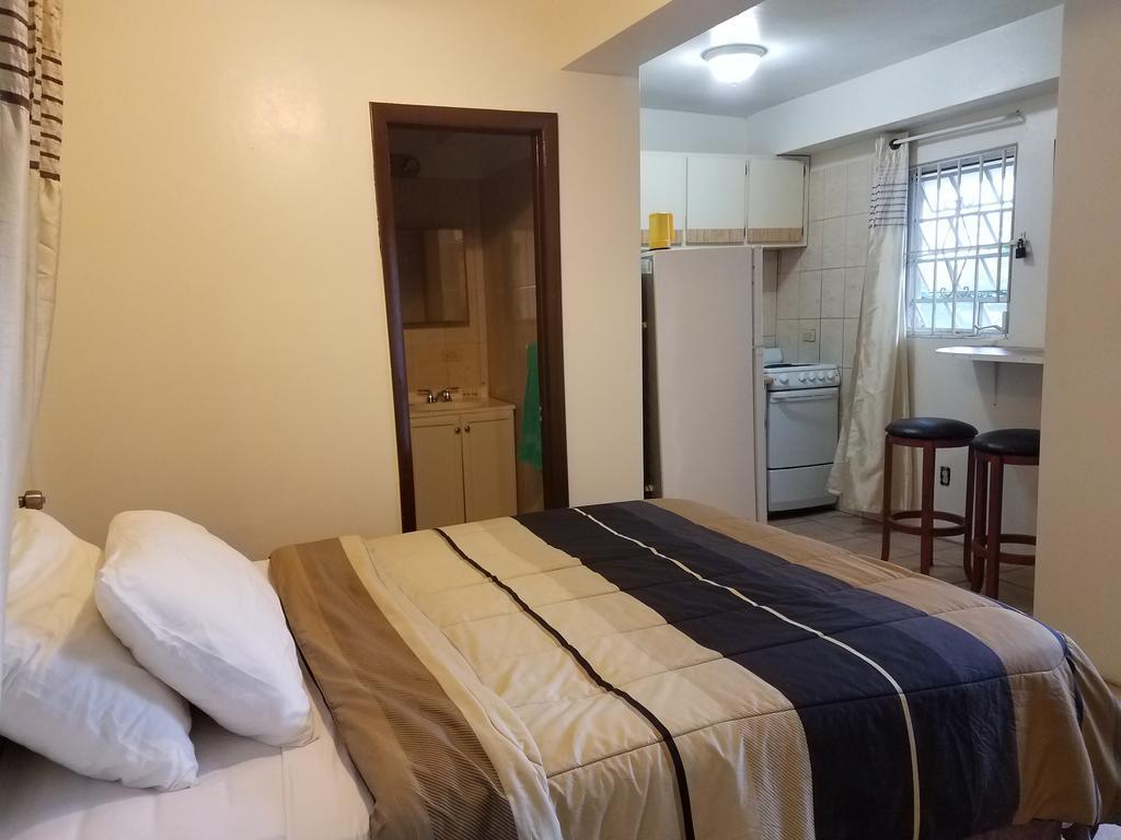 Sunset Gardens Guesthouse Contant  Екстериор снимка