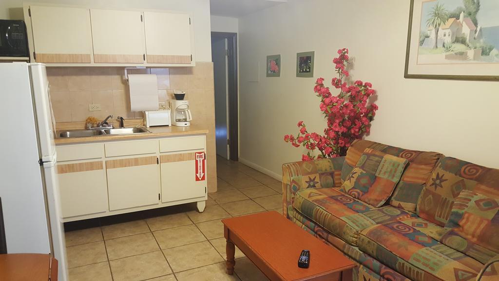 Sunset Gardens Guesthouse Contant  Екстериор снимка