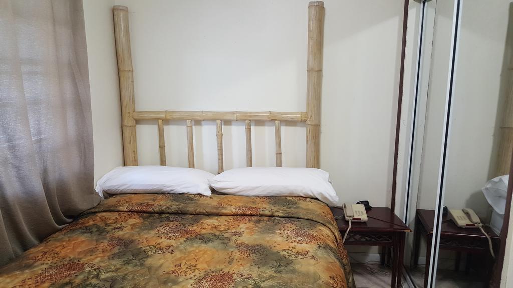 Sunset Gardens Guesthouse Contant  Екстериор снимка