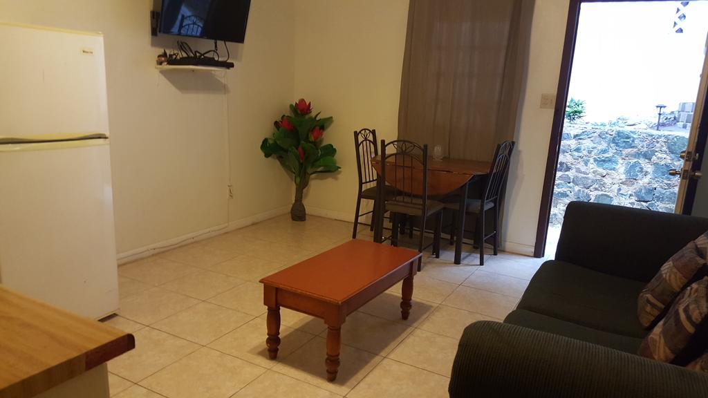 Sunset Gardens Guesthouse Contant  Екстериор снимка